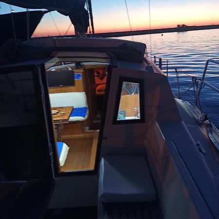 Готель Bed & Boat Brezza Del Mare В'яреджо Екстер'єр фото